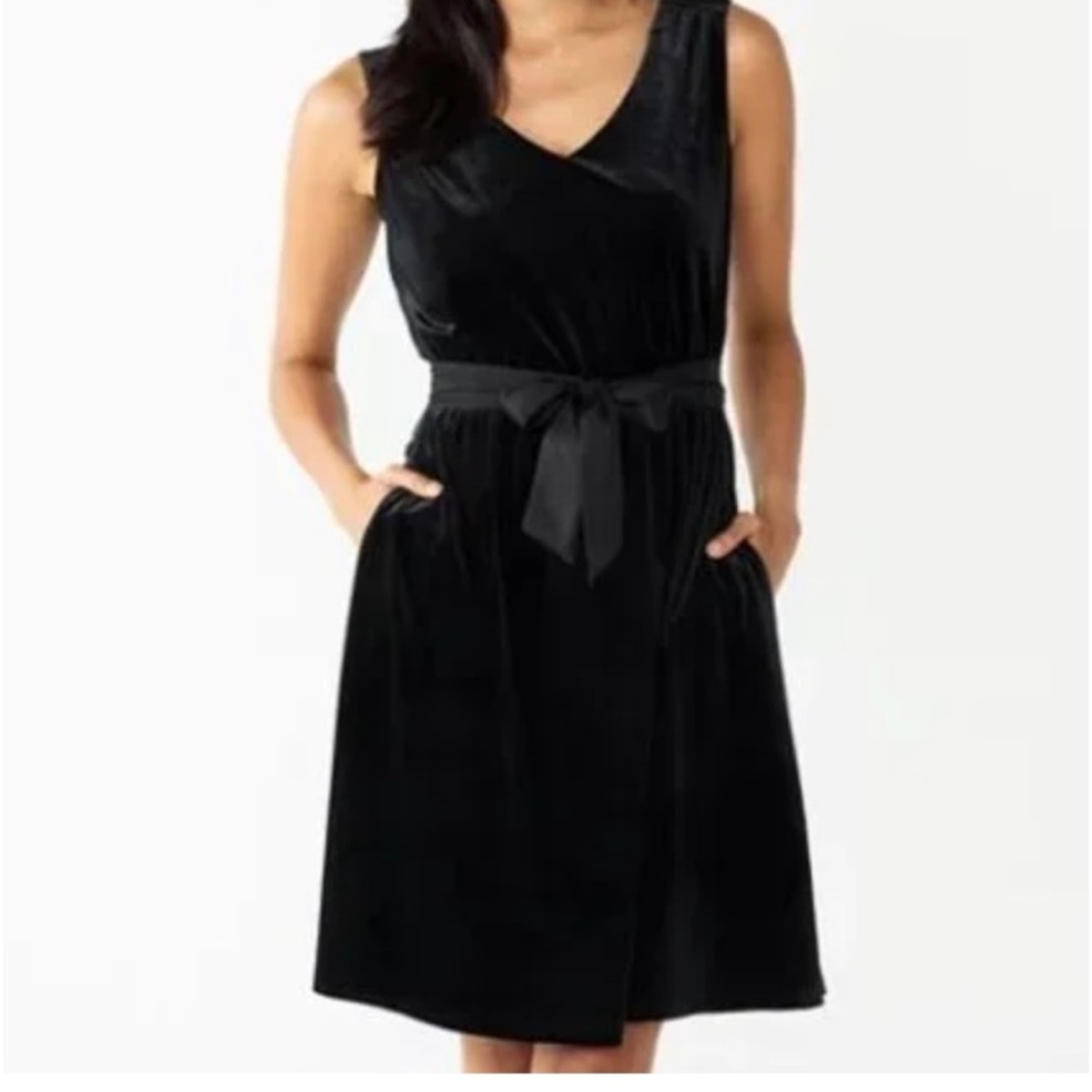 Draper James RSVP sleeveless v neck dress
